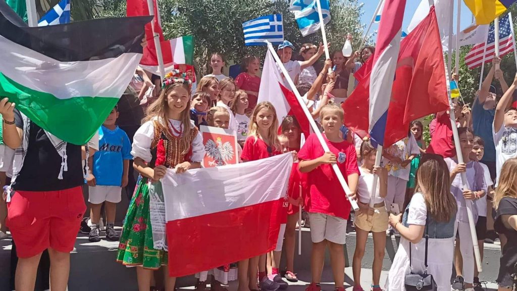 Nasi uczniowie i ich rodzice na American Community School Spring Fair 2022