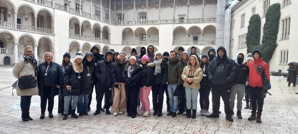 WYCIECZKA UCZNIÓW NASZEJ SZKOŁY DO POLSKI W RAMACH PROJEKTU  MEiN  „POZNAJ POLSKĘ – KRAJ RODZINNY”…