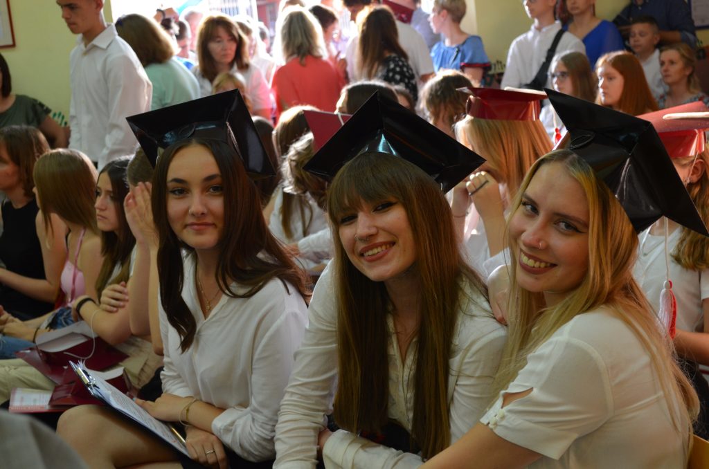UROCZYSTE ZAKOŃCZENIE ROKU SZKOLNEGO 2022/2023 – POŻEGNANIE ABSOLWENTÓW SZKOŁY PODSTAWOWEJ I LICEUM