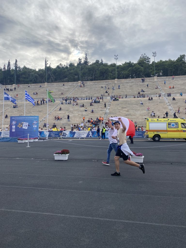 WIELKI SUKCES UCZNIA NASZEJ SZKOŁY W MARATONIE ATEŃSKIM!