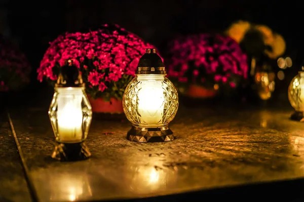 1 LISTOPADA -WSZYSTKICH ŚWIĘTYCH /  2 LISTOPADA – DZIEŃ ZADUSZNY