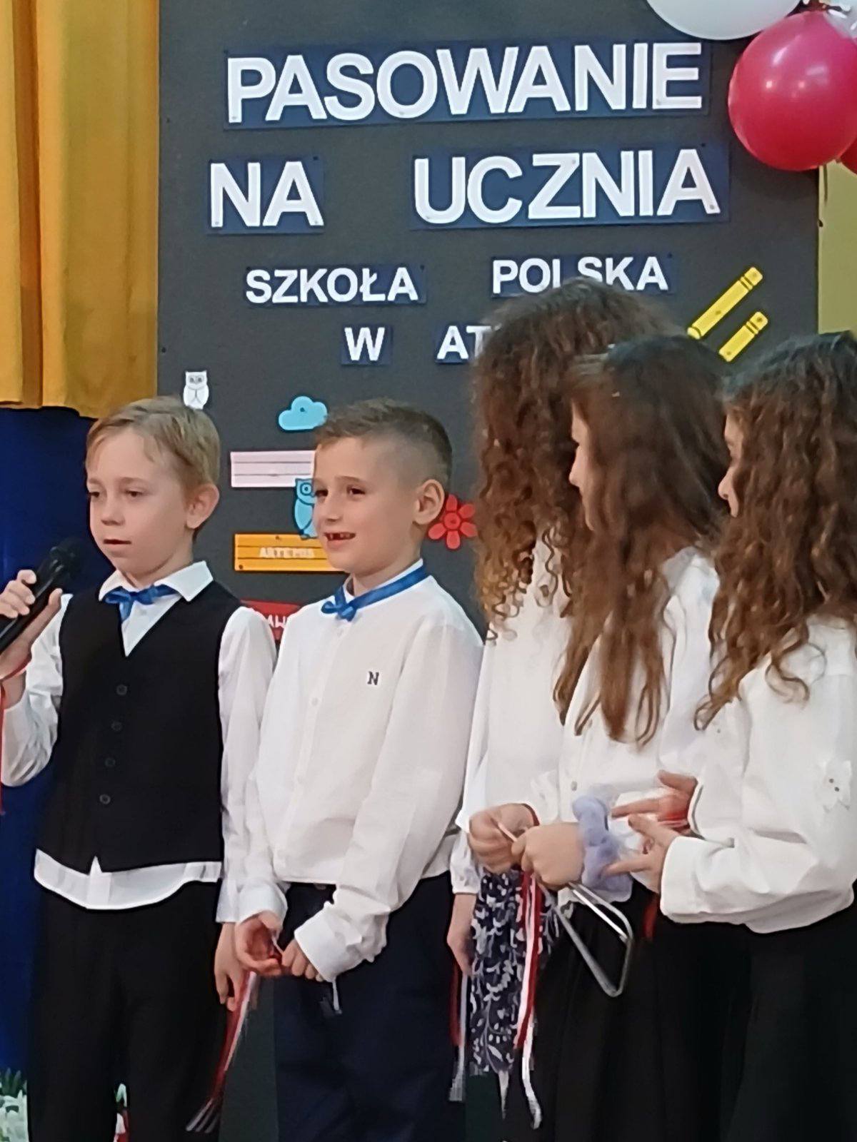 UROCZYSTE PASOWANIE NA UCZNIA KLASY PIERWSZEJ SZKOŁY POLSKIEJ W ATENACH