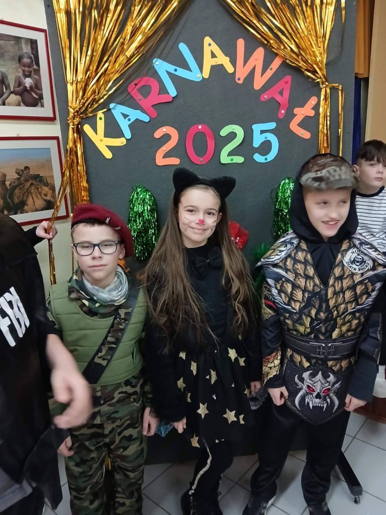 NASZA SZKOŁA W KARNAWAŁOWYCH RYTMACH!