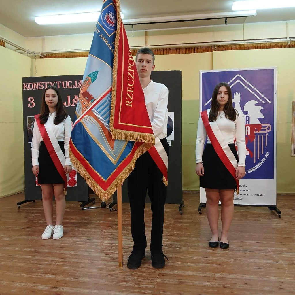 WITAJ MAJOWA JUTRZENKO, CZYLI UROCZYSTE OBCHODY ROCZNICY UCHWALENIA KONSTYTUCJI 3 MAJA W NASZEJ SZKOLE