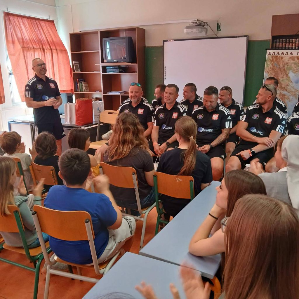 WIZYTA POLICJANTÓW Z WARMII I MAZUR W SZKOLE POLSKIEJ W ATENACH