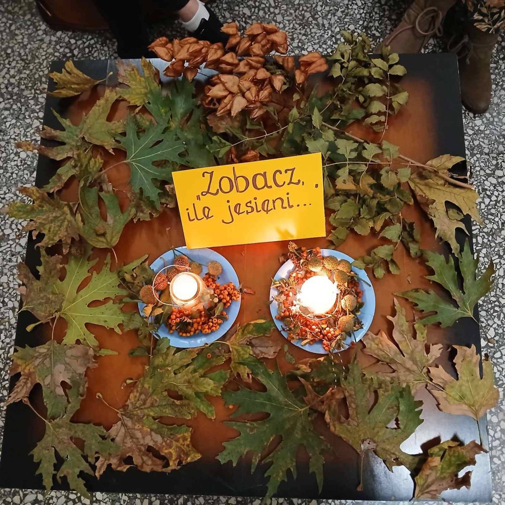 ZOBACZ, ILE JESIENI…WIECZÓR POETYCKI W BIBLIOTECE SZKOLNEJ